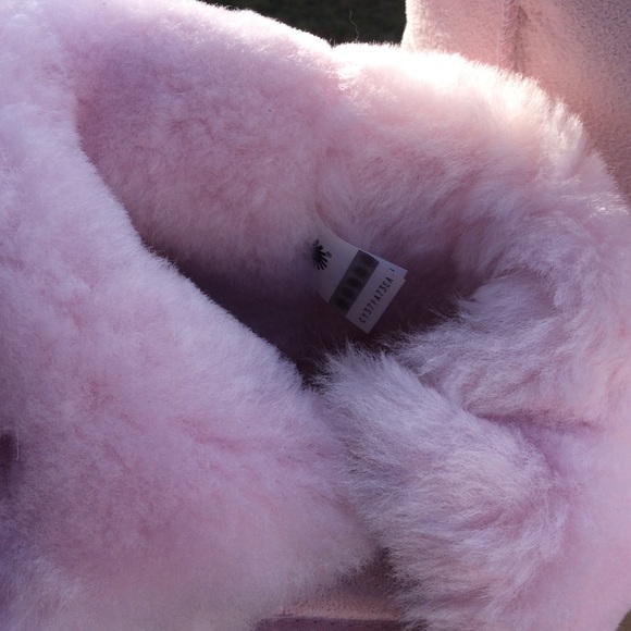 Ugg Bailey Button Puff - Picture 5 of 7